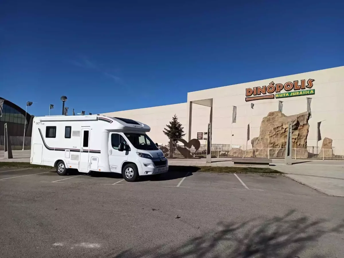 Autocaravana de alquiler GiottiLine Siena 390 ZAR - Imagen 4